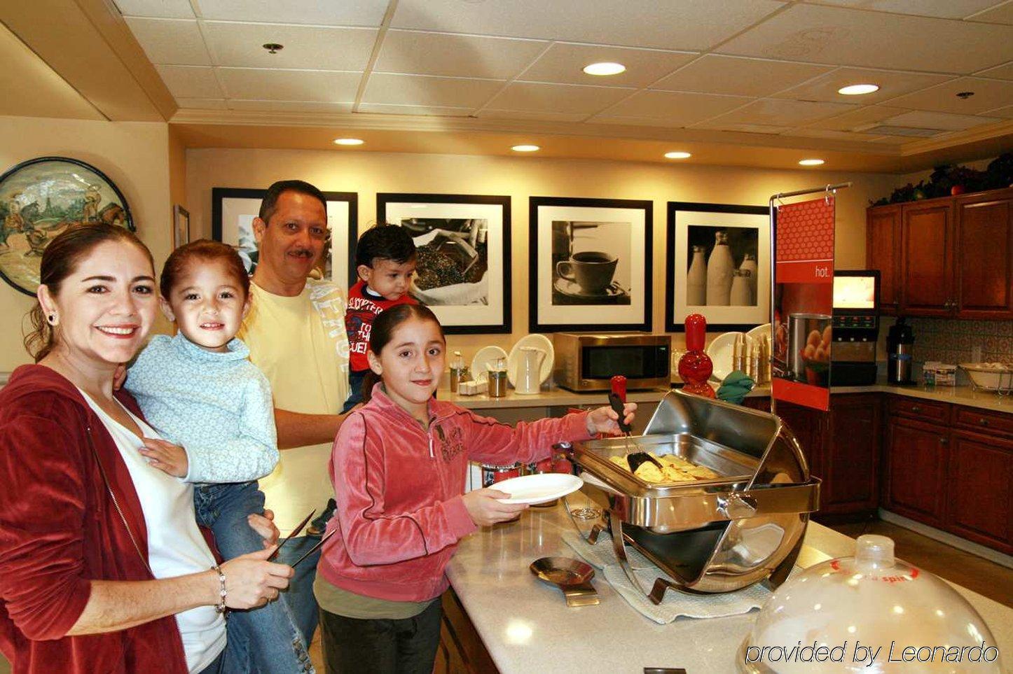 Hampton Inn & Suites Tucson Mall Restoran gambar